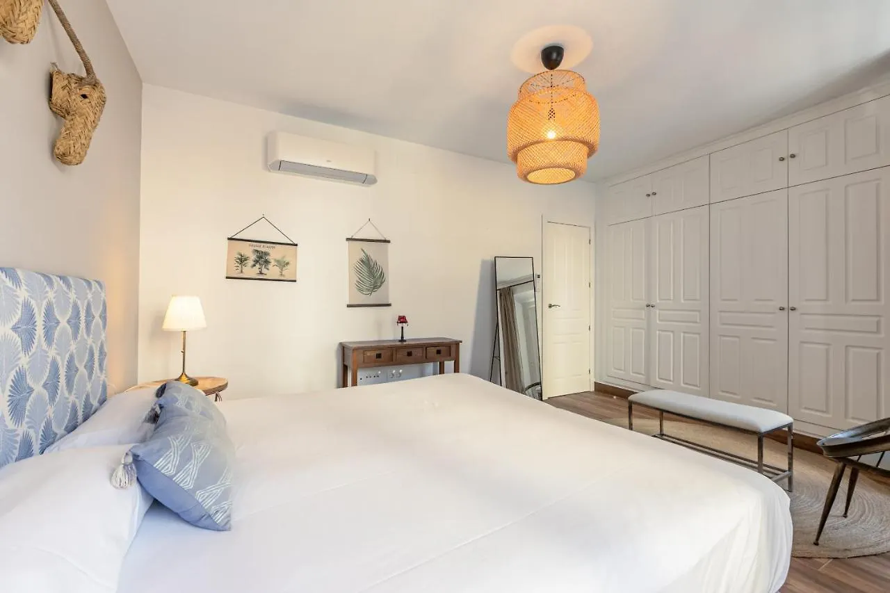 Green-Apartments Mansion Blue Catedral Seville